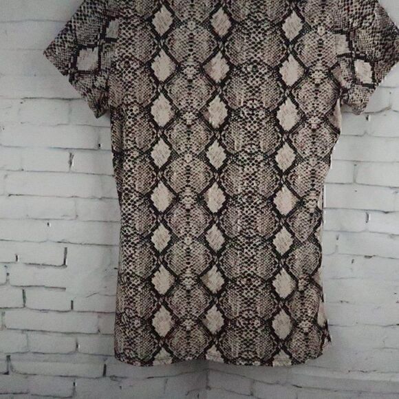 OLIVIA RAE BROWN SNAKESKIN PRINT SHORT SLEEVE MOCK NECK TOP SIZE MEDIUM - Picture 8 of 8